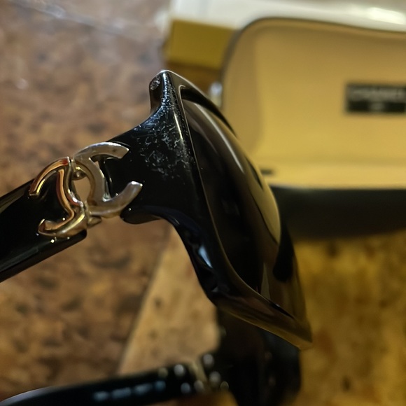Vintage Chanel sunglasses - Picture 6 of 7